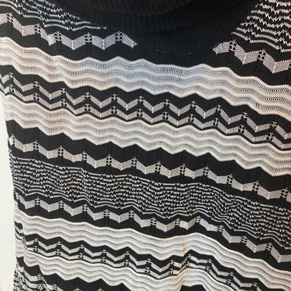 INC turtle neck top size L - Picture 5 of 10